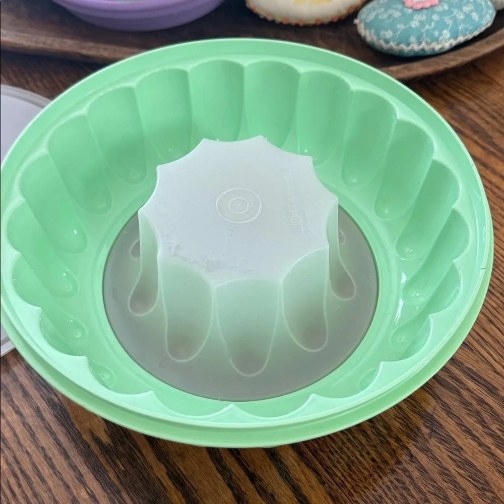 Vintage TUPPERWARE l Mint Green Jello Mold